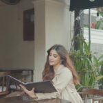 Miesha Saakshi Iyer Instagram - @metroshoesindia & I had a great time strolling the bustling gullies of the Emerald Isle. Share in the comments which pair is your favourite. Make sure you check them out for your next voyage! #metroshoesindia @goldcoastfilmsofficial