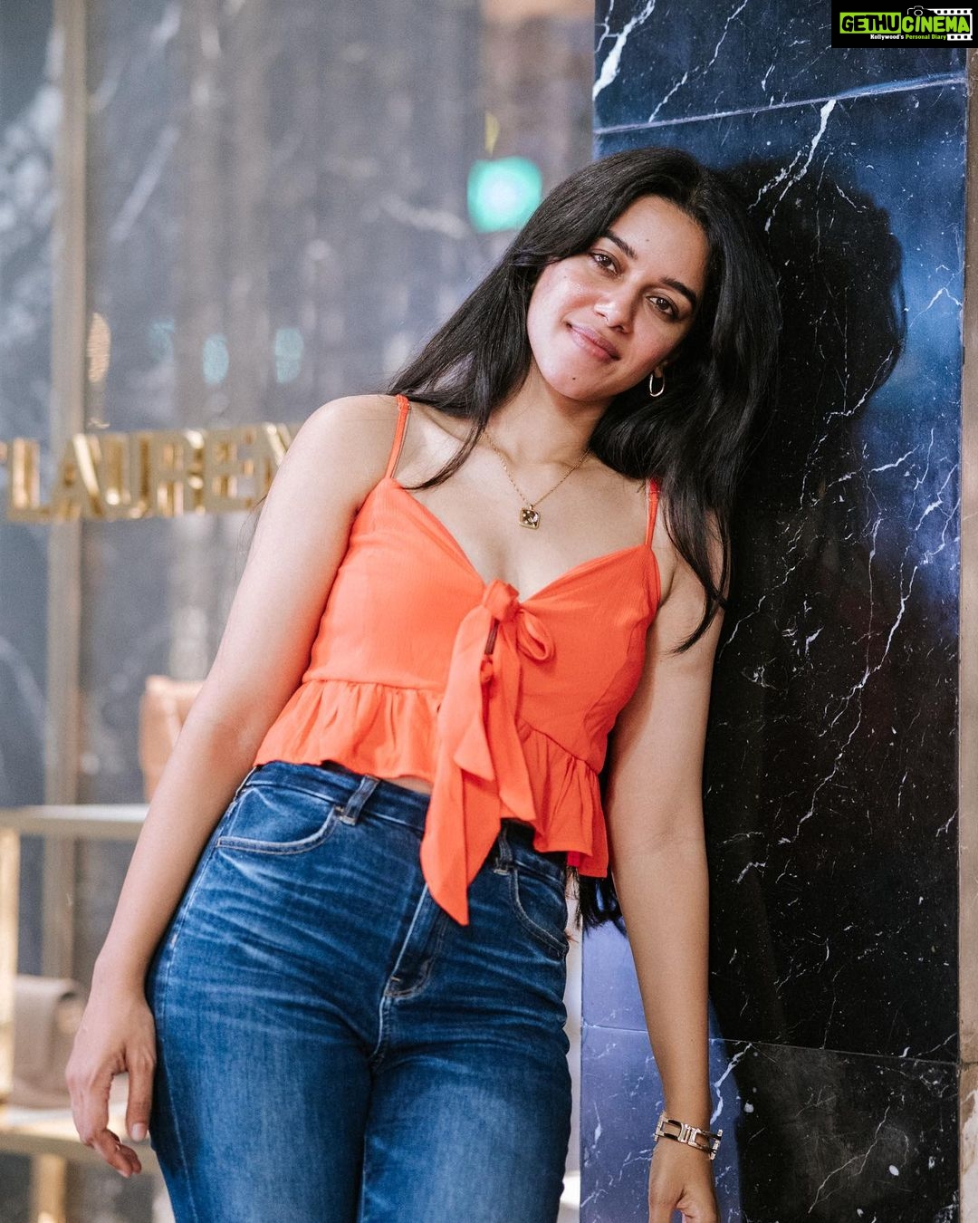 Mirnalini Ravi Instagram - Street Walks in KL 🧡 Pavilion KL