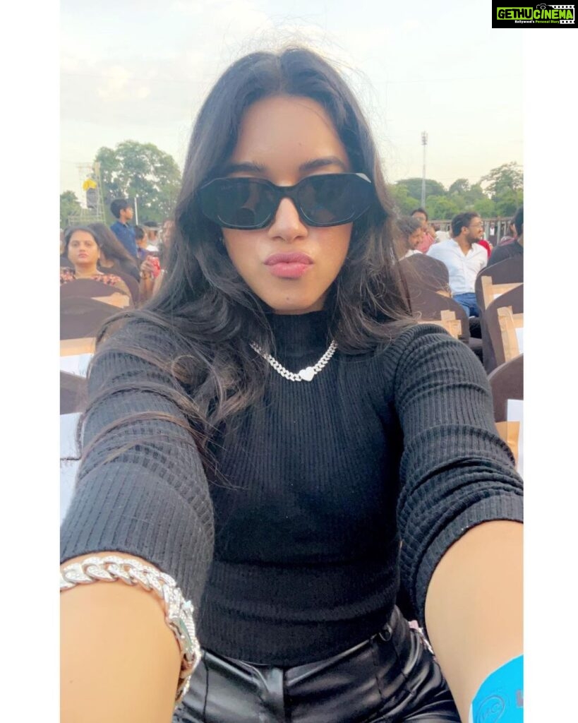 Mirnalini Ravi Instagram - Glock tucked, big t-shirt 🕶️🖤 YMCA Nandanam
