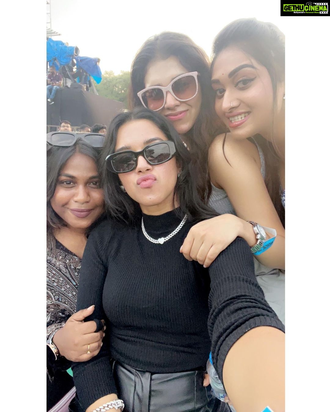 Mirnalini Ravi Instagram - Glock tucked, big t-shirt 🕶️🖤 YMCA Nandanam