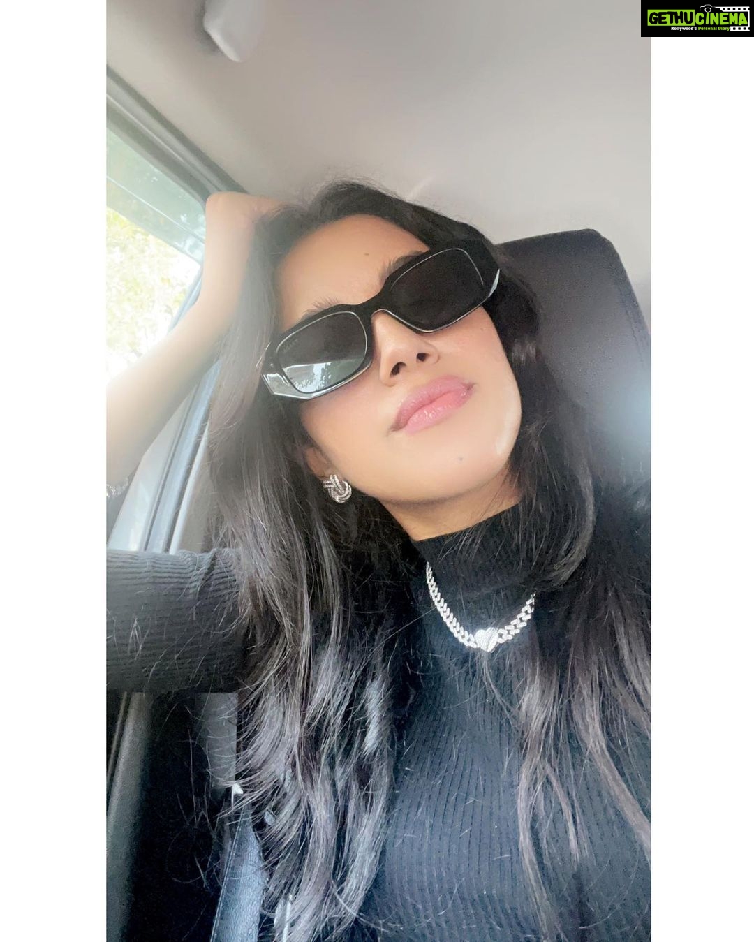 Mirnalini Ravi Instagram - Glock tucked, big t-shirt 🕶️🖤 YMCA Nandanam