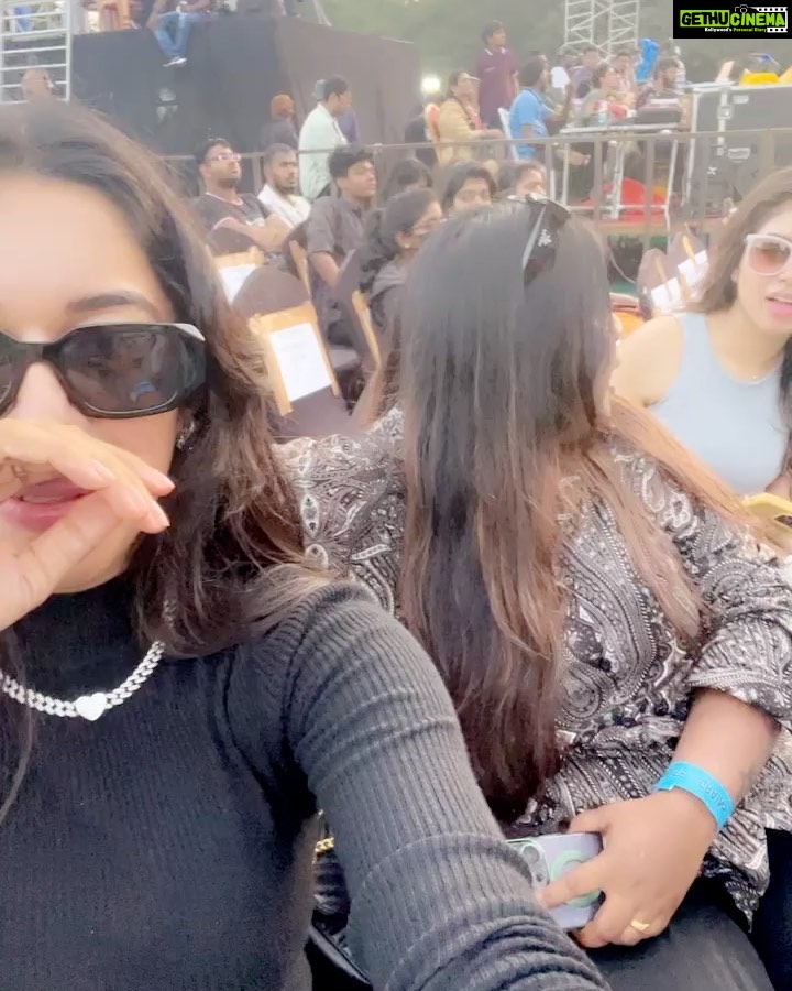 Mirnalini Ravi Instagram - Glock tucked, big t-shirt 🕶️🖤 YMCA Nandanam
