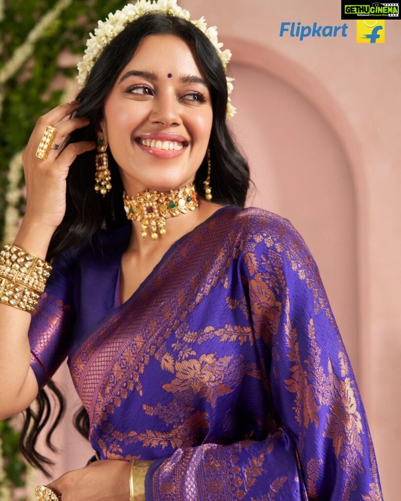 Mirnalini Ravi Instagram - #Ad Flipkart has just launched an exclusive ethnic wear collection called 'Naari' By Divastri'. It is launched with the objective of giving consumers a variety of ethnic wear style options across sarees and ethnic sets. With this special launch, Divastri brings to you high quality women's ethnic outfits, at unbelievable prices. So what are you waiting for? Go shop this exclusive collection at the #BigBachatDhamaal Sale on Flipkart. Hurry! Offers end soon! @flipkartlifestyle @flipkart @divastri_ethnicwear