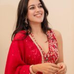 Mirnalini Ravi Instagram - Hey Siri , play What Jhumka ?💃