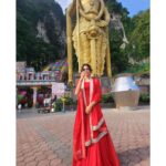 Mirnalini Ravi Instagram - Murugan thunai ❤️🙏🏻 Batu Caves, Kuala Lumpur, Malaysia