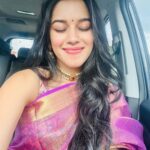 Mirnalini Ravi Instagram - Don’t you wanna just Come along for the ride? PS - oh had to give Credits Saree - Amma’s Blouse - Amma shopped a matching blouse from a random store & she fit it to my size Make up & Hair - Me & Mine Bangalore, India