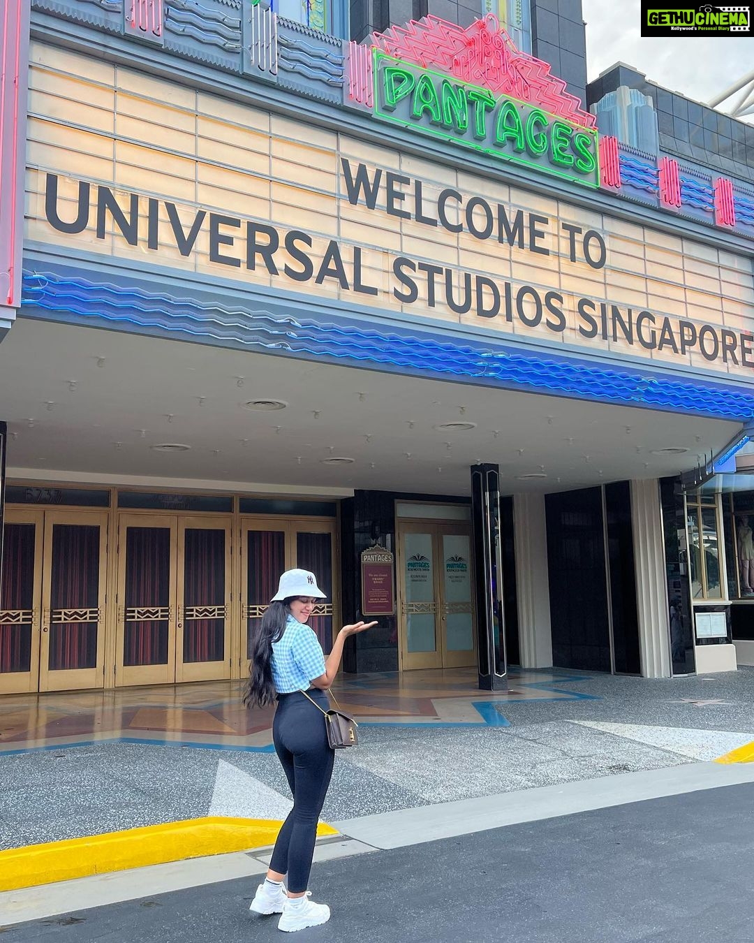 Mirnalini Ravi Instagram - Fulfilling her Childhood Dream 💠#NevertooLate Universal Studios Singapore