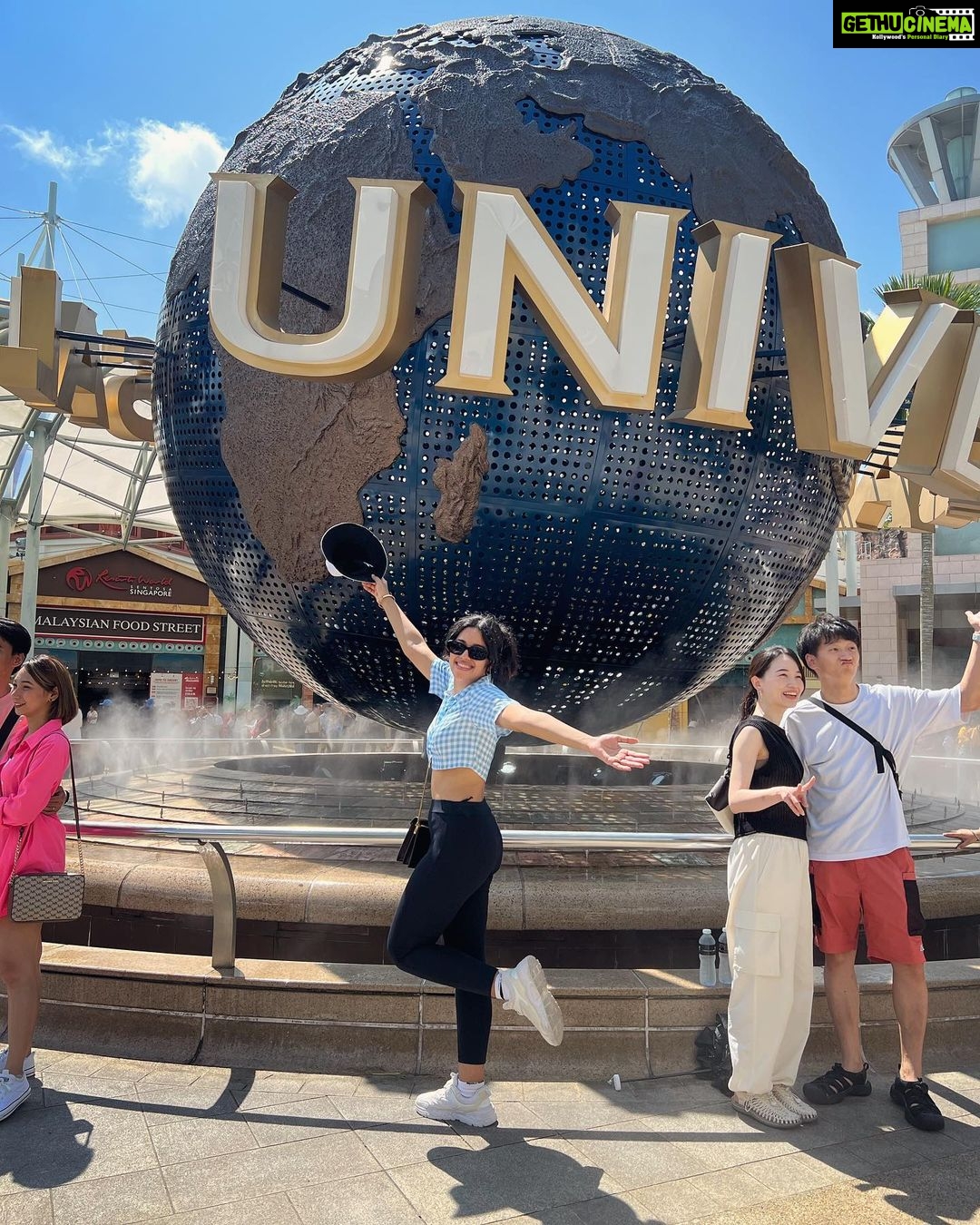 Mirnalini Ravi Instagram - Fulfilling her Childhood Dream 💠#NevertooLate Universal Studios Singapore