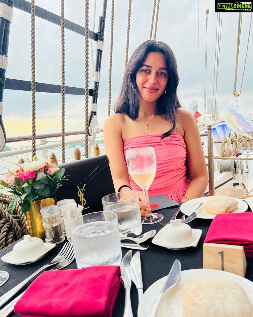 Mirnalini Ravi Instagram - To the most Romantic cruise dinner nights iv ever been to with Me & Myself 💗💁🏻‍♀️ Thank you @royalalbatross for giving me an extravagant experience & also the most delicious meal ever ! @madura_travel_service Wearing @theprlabel #theroyalalbatross #sunsetdinnercruise #breakfastcruise #dogcruise #piratesahoy #citylights #celebration #TallShipAdventure #SunsetsAreBack #sailaway #luxurydining #luxury #experience #singapore #tourism #SingaporeTourismAwards #passionmadepossible Tall Ship Royal Albatross