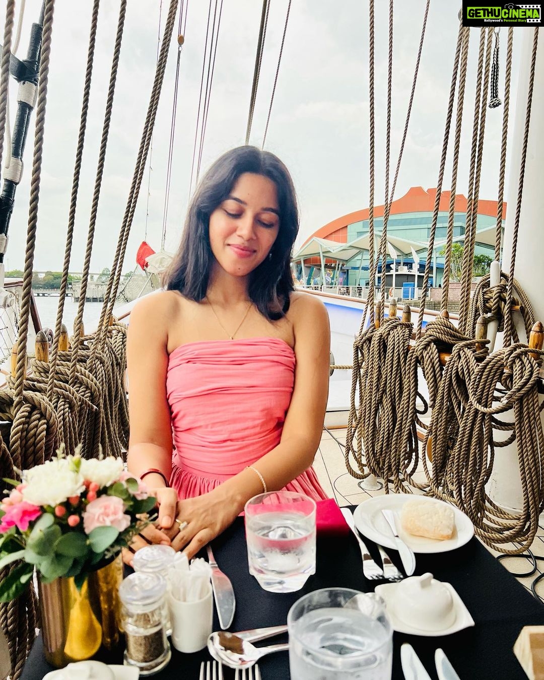 Mirnalini Ravi Instagram - To the most Romantic cruise dinner nights iv ever been to with Me & Myself 💗💁🏻♀️ Thank you @royalalbatross for giving me an extravagant experience & also the most delicious meal ever ! @madura_travel_service Wearing @theprlabel #theroyalalbatross #sunsetdinnercruise #breakfastcruise #dogcruise #piratesahoy #citylights #celebration #TallShipAdventure #SunsetsAreBack #sailaway #luxurydining #luxury #experience #singapore #tourism #SingaporeTourismAwards #passionmadepossible Tall Ship Royal Albatross