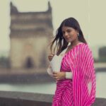 Mitali Nag Instagram – “ Preserving India’s Timeless Traditions “
In frame – @mitaalinag 
Outfit – @kimpereiraofficial 

#indiantradition  #indianoldsong #mumbai #mumbaiindians #bombay #bombayfashion #retro Gateway of India ,Mumbai