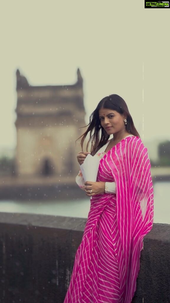 Mitali Nag Instagram - “ Preserving India’s Timeless Traditions “ In frame - @mitaalinag Outfit - @kimpereiraofficial #indiantradition #indianoldsong #mumbai #mumbaiindians #bombay #bombayfashion #retro Gateway of India ,Mumbai