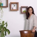 Mona Singh Instagram - I wanted to give my home a facelift before Diwali this year, but couldn’t find time in between shoots and promotions. That’s when I discovered Wall Panels from @urbancompany. I can’t believe how amazing this wall looks now, it’s truly bought my living room alive! And in just under 3 hours! Want to transform your home this Diwali? Check out the range of walls panels on the Urban Company app! #urbancomapny #homedecor #wallpanels #diwalidecor