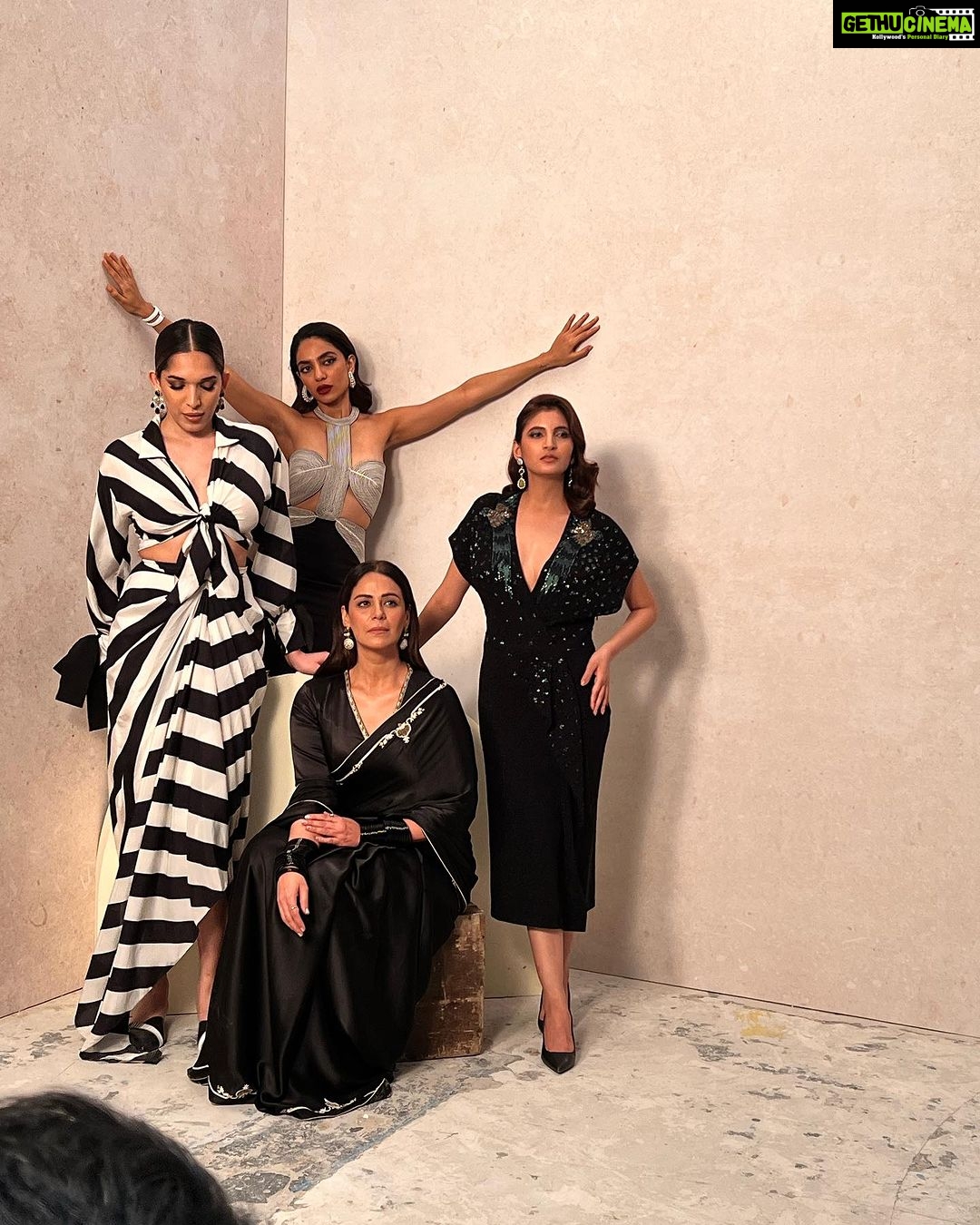 Mona Singh Instagram - #happyplace #goodmood #goodvibes #instagood #madeinheaventv #bulbuljohri