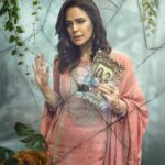 Mona Singh Instagram - Mirrors are great reminders of the fact that your scars and fighting-spirit can coexist. 🖤 #MadeInHeavenOnPrime S2, watch NOW! @primevideoin @madeinheaventv @sobhitad @arjun__mathur @jimsarbhforreal @kalkikanmani @shashank.arora @raghuvanshishivani @monajsingh @trintrin @zoieakhtar @reemakagti1 @nityamehra19 @alankrita601 @neeraj.ghaywan @ritesh_sid @faroutakhtar @kassimjagmagia @angaddevsingh_ @vishalrr @excelmovies @tigerbabyofficial
