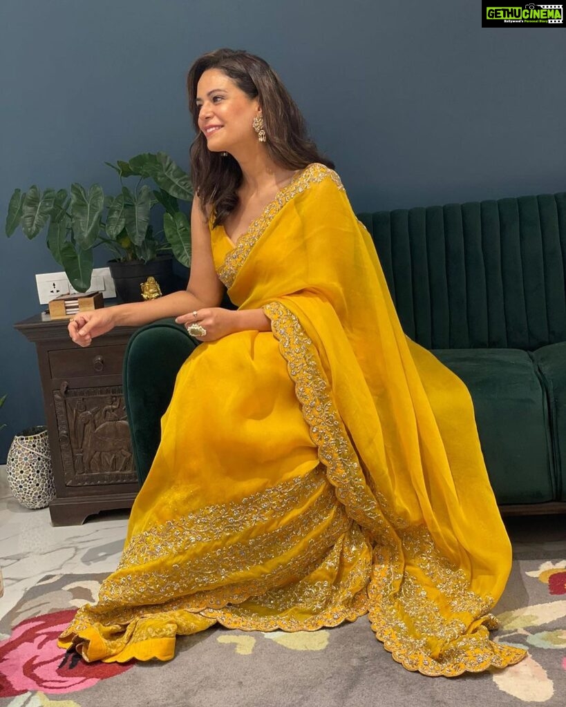 Mona Singh Instagram - #yellow #feelinggood #instagood #instagram