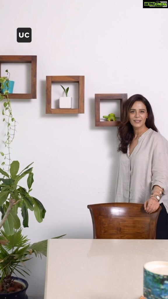 Mona Singh Instagram - I wanted to give my home a facelift before Diwali this year, but couldn’t find time in between shoots and promotions. That’s when I discovered Wall Panels from @urbancompany. I can’t believe how amazing this wall looks now, it’s truly bought my living room alive! And in just under 3 hours! Want to transform your home this Diwali? Check out the range of walls panels on the Urban Company app! #urbancomapny #homedecor #wallpanels #diwalidecor