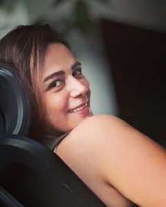 Mona Singh Instagram - Today’s a good day to have a good day ❤️😌 pic courtesy @gauravgera 🥰🎈