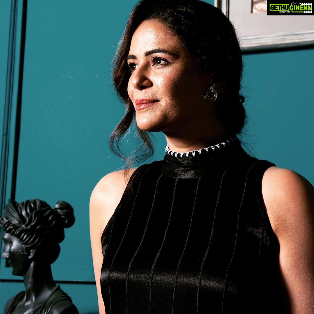 Mona Singh Instagram - #MIH S2 promotions #bulbuljohari @madeinheaventv @excelmovies @primevideoin @tigerbabyofficial Styled by : @smriti.schauhan Make up : @rupeshryadav Hair : @pujashrijain Fine diamond rings : @darshanaasanjanaajewellers @vblitzcommunications Outfit : @Ka_sha_india Bag : @Econock_studio Heels 👠 : @Oceedeeshoes Fish studs & hand cuffs : @amrapalijewels Assistant stylist : @_amritavermaa Photographer @dev.yami Manager @sunnykripalani