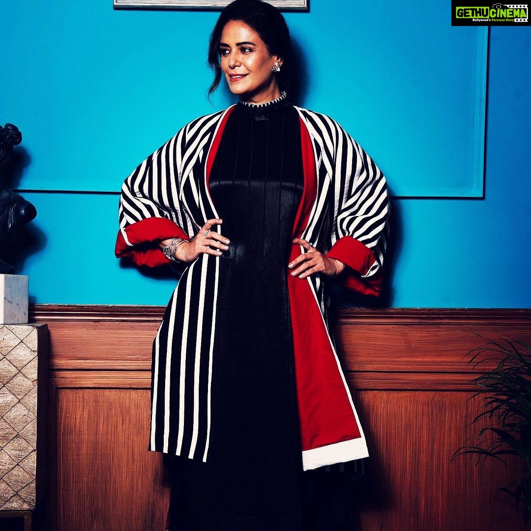 Mona Singh Instagram - #MIH S2 promotions #bulbuljohari @madeinheaventv @excelmovies @primevideoin @tigerbabyofficial Styled by : @smriti.schauhan Make up : @rupeshryadav Hair : @pujashrijain Fine diamond rings : @darshanaasanjanaajewellers @vblitzcommunications Outfit : @Ka_sha_india Bag : @Econock_studio Heels 👠: @Oceedeeshoes Fish studs & hand cuffs : @amrapalijewels Assistant stylist : @_amritavermaa Photographer @dev.yami Manager @sunnykripalani