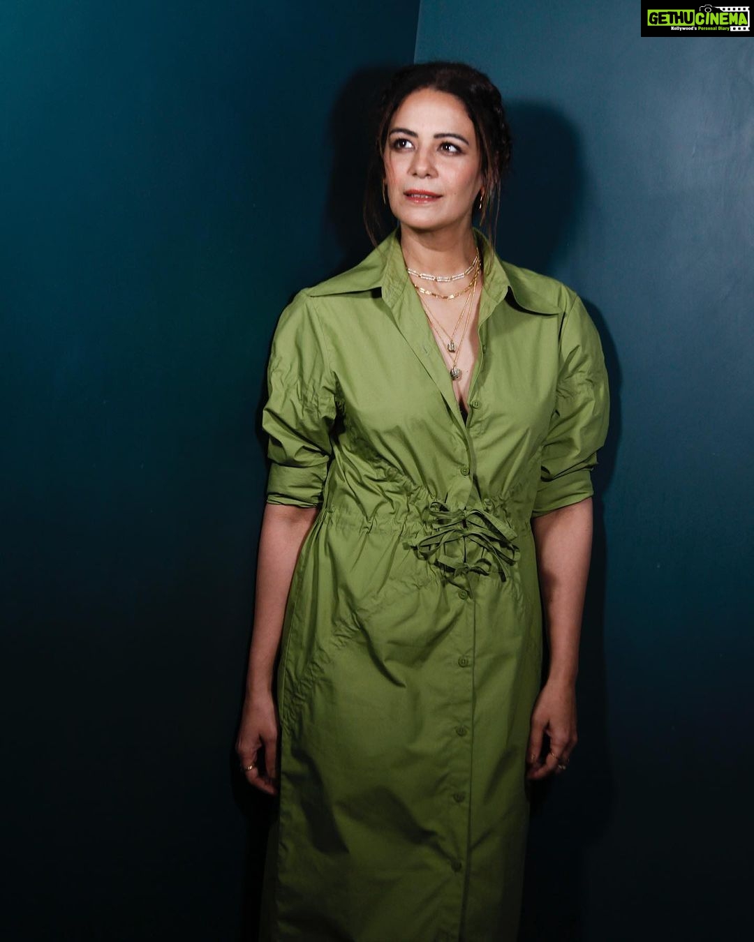 Mona Singh Instagram - Feeling great in green💚 Styled by : @smriti.schauhan Outfit : @_huemn Makeup : @khyati_malhotra_makeup Hair : @pujashrijain Choker stacks and rings : @inezeofficial Stone pendant necklace & earrings : @vasundharajewelry Styling asst : @pavitrachopra #MadeInHeaven #bulbuljohri
