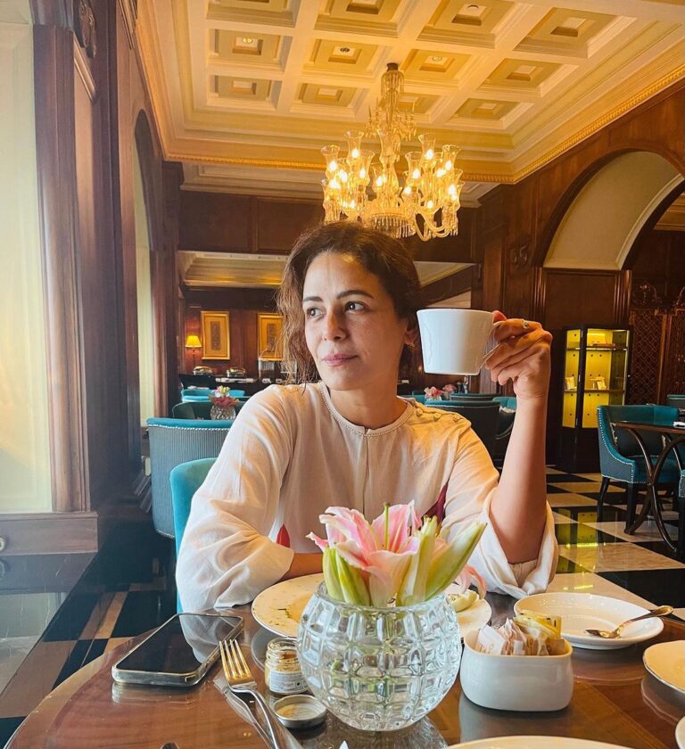 Mona Singh Instagram - If good vibes had a flavour ,it would be this tea #hightea #pose #tajmahalpalace