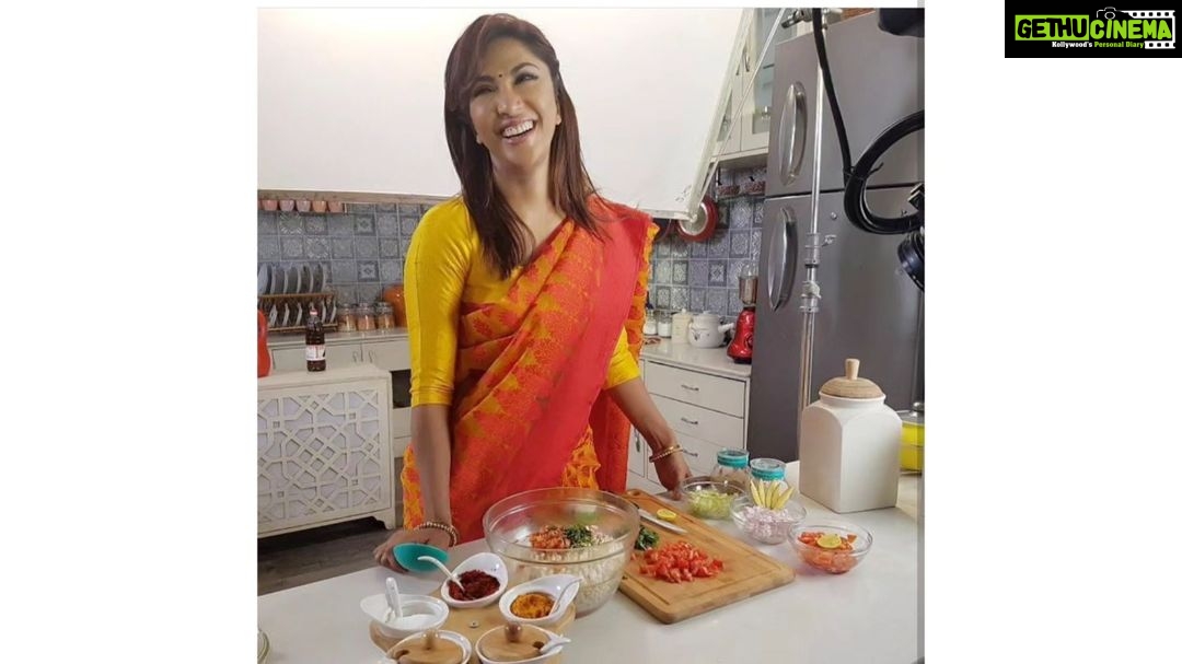 Mouli Ganguly Instagram - Fortune mustard oil shot with @gautampinetree