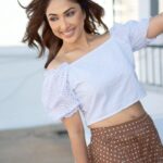 Mouli Ganguly Instagram - Keeping it simple in white today! Mk up @khush.mua 📸 @mayurshedgephotography