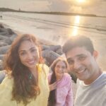 Mouli Ganguly Instagram - Beach love 💗