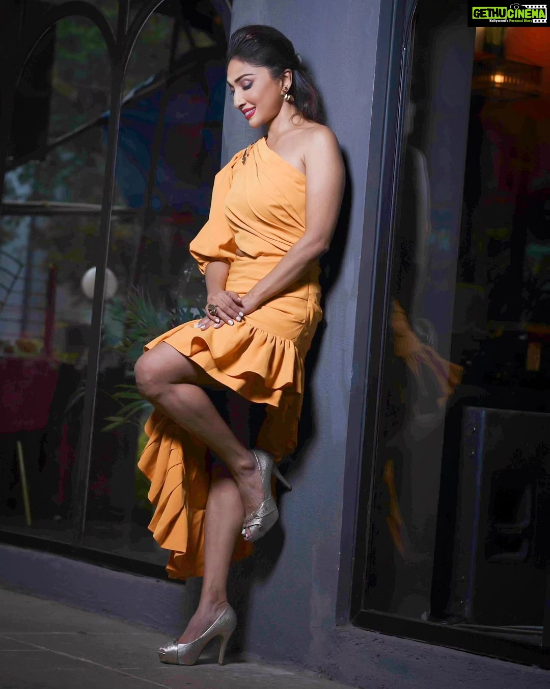 Mouli Ganguly Instagram - ๐งก . . ๐ธ @shutterjuicestudio ๐ฉโ๐ค @elvisvaaz