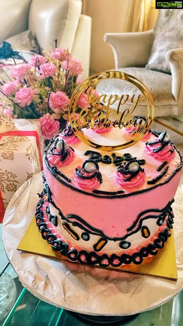 Mumtaz Sorcar - 161 Likes - Baked a pineapple gateau in 2D Comic Cake style for Baba on his birthday this time… 😁👩🏻🍳🎂❤️ (31.07.23)
#baking #cakes #lovebaking #homebaker