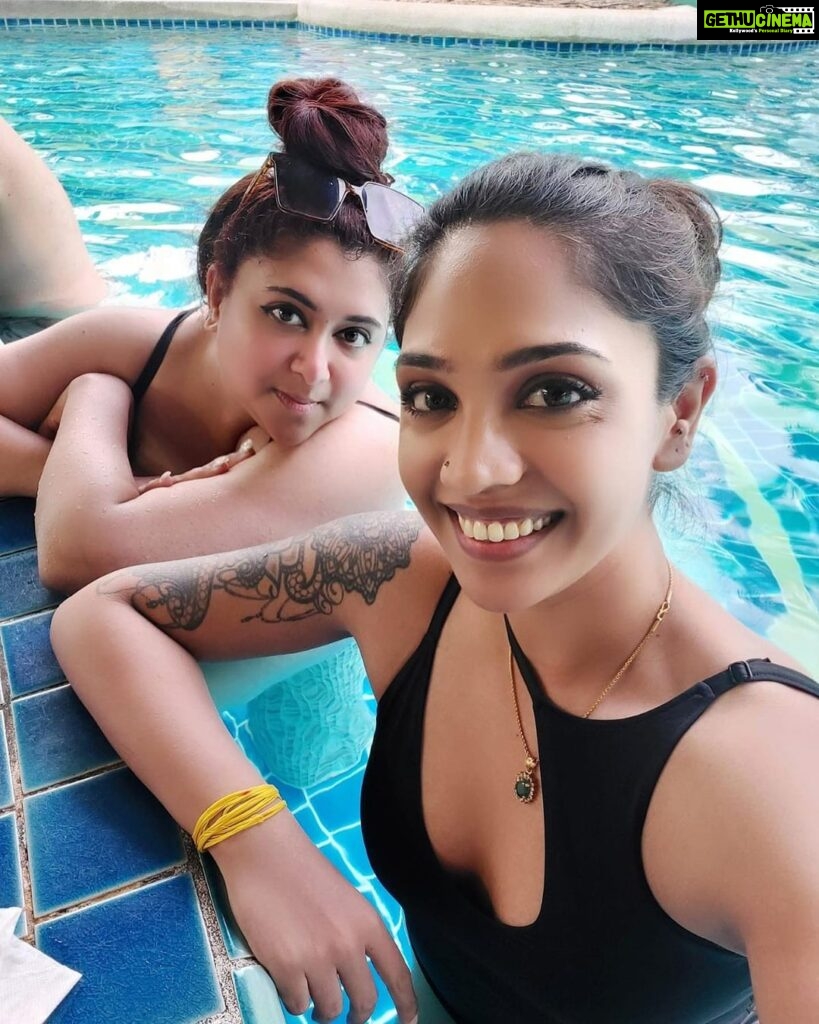 Mumtaz Sorcar Instagram - Partners in crime (for life..)😈🦹🏼‍♀️🧿♾❤️. Nothing & everything can go wrong when we are together…. 🤣🤪 #bestie #sisterfromanothermister #crazygals #soulsisters