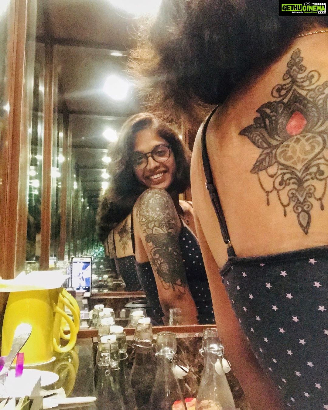 Mumtaz Sorcar Instagram - Mirror, mirrror on the wall.. who’s the craziest of them all..? 🙋🏻♀️😋🪞🪞