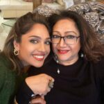 Mumtaz Sorcar Instagram - Wishing everyone a very happy, joyous and magical New Year! ❤️💫 . . Eyes full of dreams and hearts filled with hope, we bid the last year goodbye and welcomed 2022 with wide arms apart! 🥂 Enjoyed a quiet and peaceful dinner at home with family and friends. (After shooting for half the day I cannot imagine that I actually managed to cook dinner: herbed roast chicken, mushroom risotto and berry pudding…🥘 that too on time! 😋..I keep surprising myself 😄)