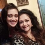 Mumtaz Sorcar Instagram - Wishing everyone a very happy, joyous and magical New Year! ❤️💫 . . Eyes full of dreams and hearts filled with hope, we bid the last year goodbye and welcomed 2022 with wide arms apart! 🥂 Enjoyed a quiet and peaceful dinner at home with family and friends. (After shooting for half the day I cannot imagine that I actually managed to cook dinner: herbed roast chicken, mushroom risotto and berry pudding…🥘 that too on time! 😋..I keep surprising myself 😄)