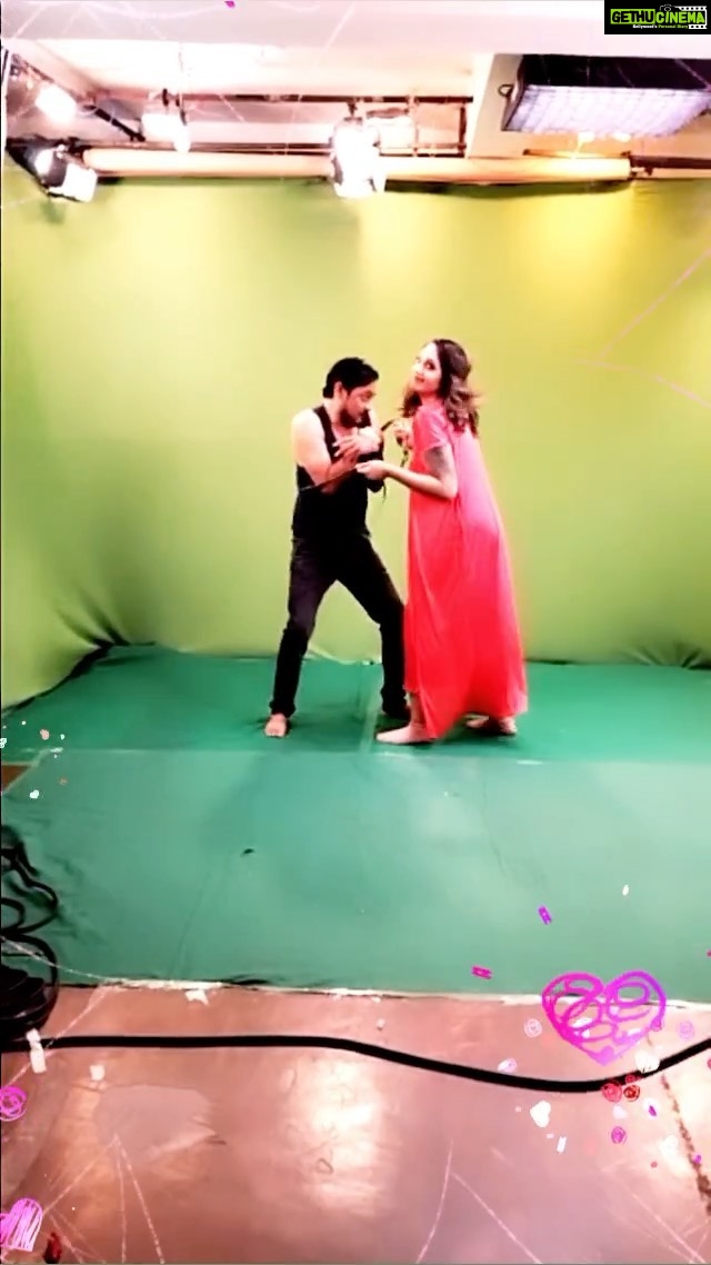 Mumtaz Sorcar - 163 Likes - #bts of #dimpauruti 🥚🍞💃🏻💃🏻
https://youtu.be/aQifBHtPHqY