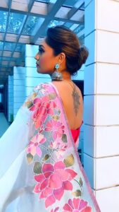 Mumtaz Sorcar Instagram - Elegance has a story of its own… 
🥻: @lalia_sanskriti 
💄👱🏼‍♀️🎀: @makeup.kaushikrajat @rajat_chakroborty 
📸🎞️: @instasoumoo @subhadipsamanta