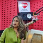 Mumtaz Sorcar Instagram - Had a wonderful time chatting with Rj Shreya @ishqofficial , regarding our film #samareshbasurprojapoti along with our Tuku gunda @_rwitobroto_ !! 😁🦋 “Samaresh Basu’r Projapoti “ running successfully in cinemas now… do watch the film if you haven’t already! 😉😁🙏🏻 @subratasenn @bhavikmpandya @subratduttaofficial @sritamadey05 @srabanti.bhattacherjee @maitrasoumik