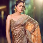 Mumtaz Sorcar Instagram - Presenting to you the magical collection “Utsavi” by Sanskriti. @lalia_sanskriti @makeup.kaushikrajat @rajat_chakroborty @subhadipsamanta @instasoumoo