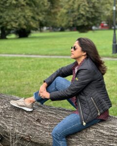 Nadhiya Instagram - Enjoying the crisp air and the lush green park💚😍🥰 # london #clapham #nature #park