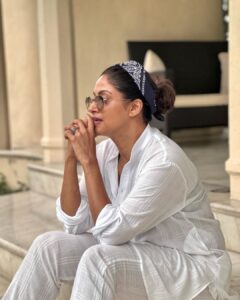 Nadhiya Instagram - Taking time off to relax and unwind💙😇

#relax #chillvibes 
#anandainthehimalayas