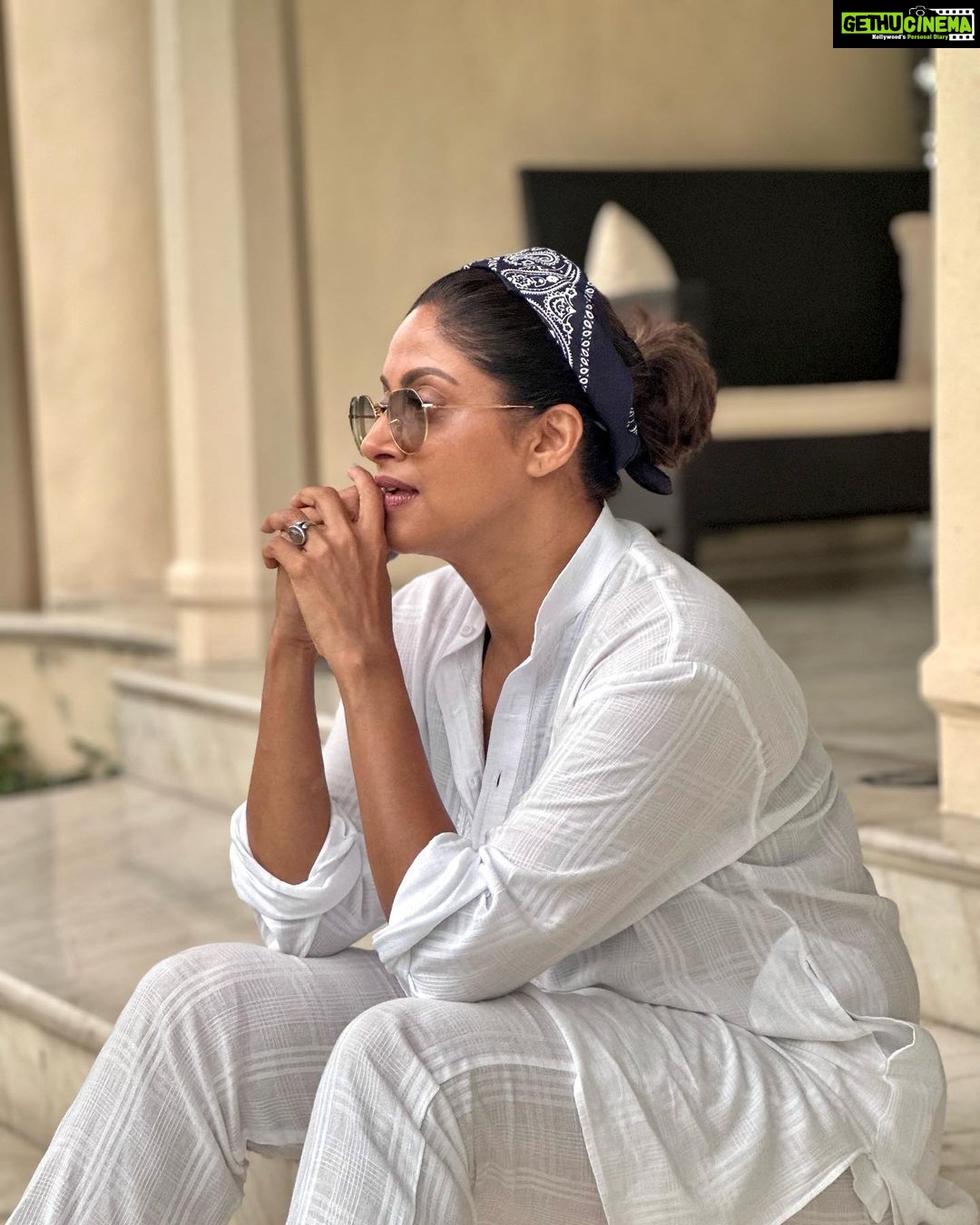Nadhiya - 47.8K Likes - Taking time off to relax and unwind💙😇
#relax #chillvibes
#anandainthehimalayas