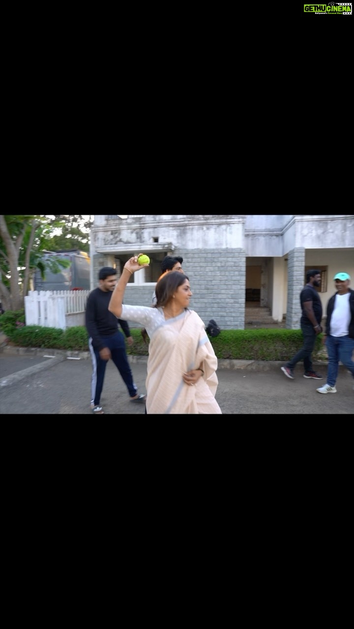 Nadhiya - 89.2K Likes - Keeping with the flavour of the season😄😄🏏
@iamharishkalyan @ramesh_thamilmani
@dhoni.entertainment @priiyanshuchopraa
@nishitdesai9
@naishar.shah
@heysurekha
@ganeshpalav1606
@umang_hariyani
#bts #cricket #teamindia #fun #lgm #recreation