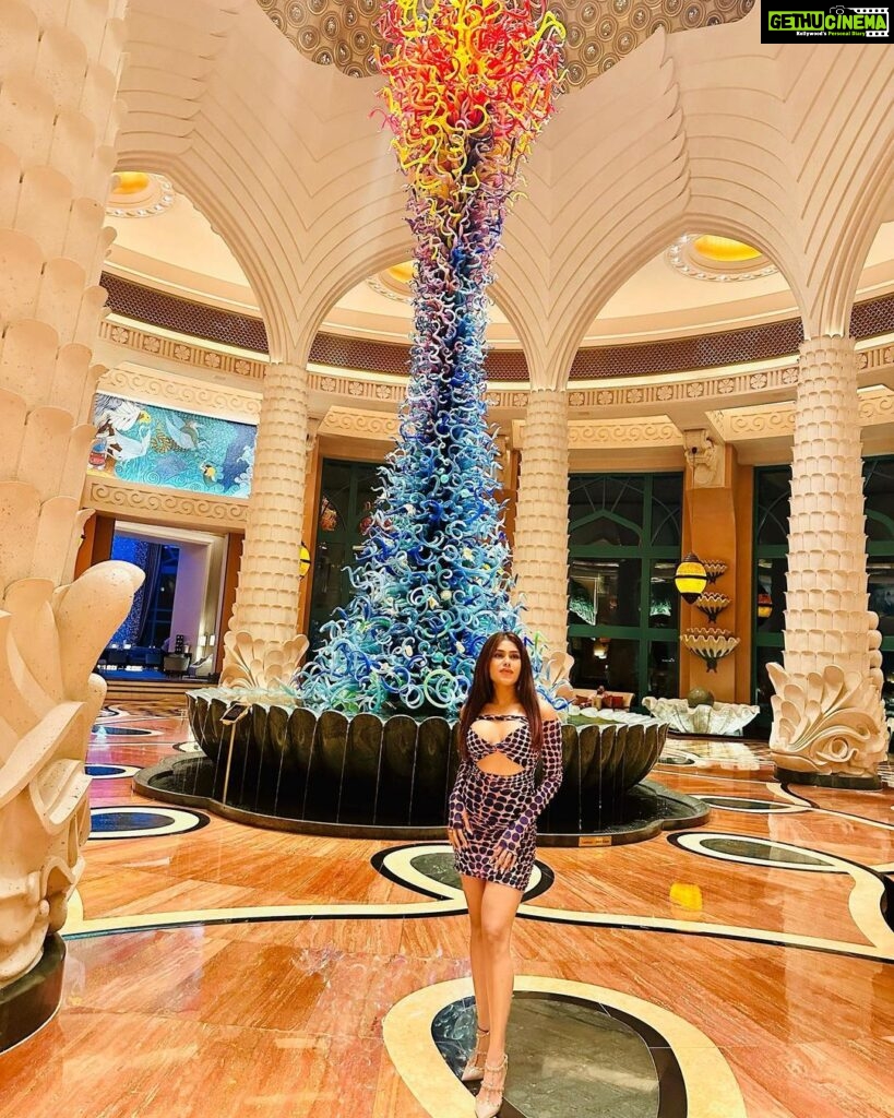 Naira Shah Instagram - Nobu night! With my lovelies 🫶🏻💘 #NairaShah #AtlantisPalmDubai #DubaiNightlife #PartyAtAtlantis #DiningInDubai #AtlantisExperience #LuxuryNightOut #PalmJumeirah #DubaiDining #AtlantisDubai #PartyInParadise #FineDiningDubai #DubaiPartyScene #AtlantisVibes #DinnerAtAtlantis #UltimatePartyExperience Nobu - Atlantis, the Palm