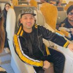 Naira Shah Instagram - Flying to Dubai for something very interesting With My Brother @officialaltamashfaridi @asiffaridi_official n beautiful @iamnairashah and my Fantastic #Band #emirates #mumbai #Dubai #shadabfaridi #Altamashfaridi #singer #performer