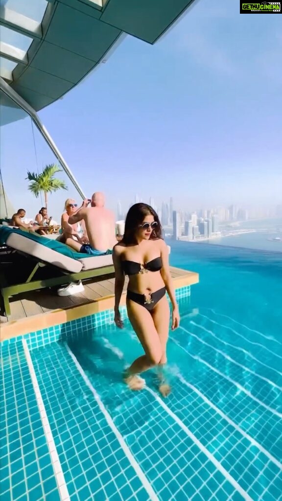 Naira Shah Instagram - Champagne , pool and bikini weather 3 ingredients for perfect getaway 🥂💘 Aura Skypool Dubai