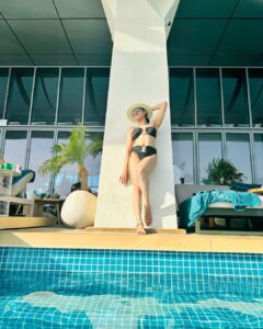 Naira Shah Instagram - Sunkisssed chilling! 🥂