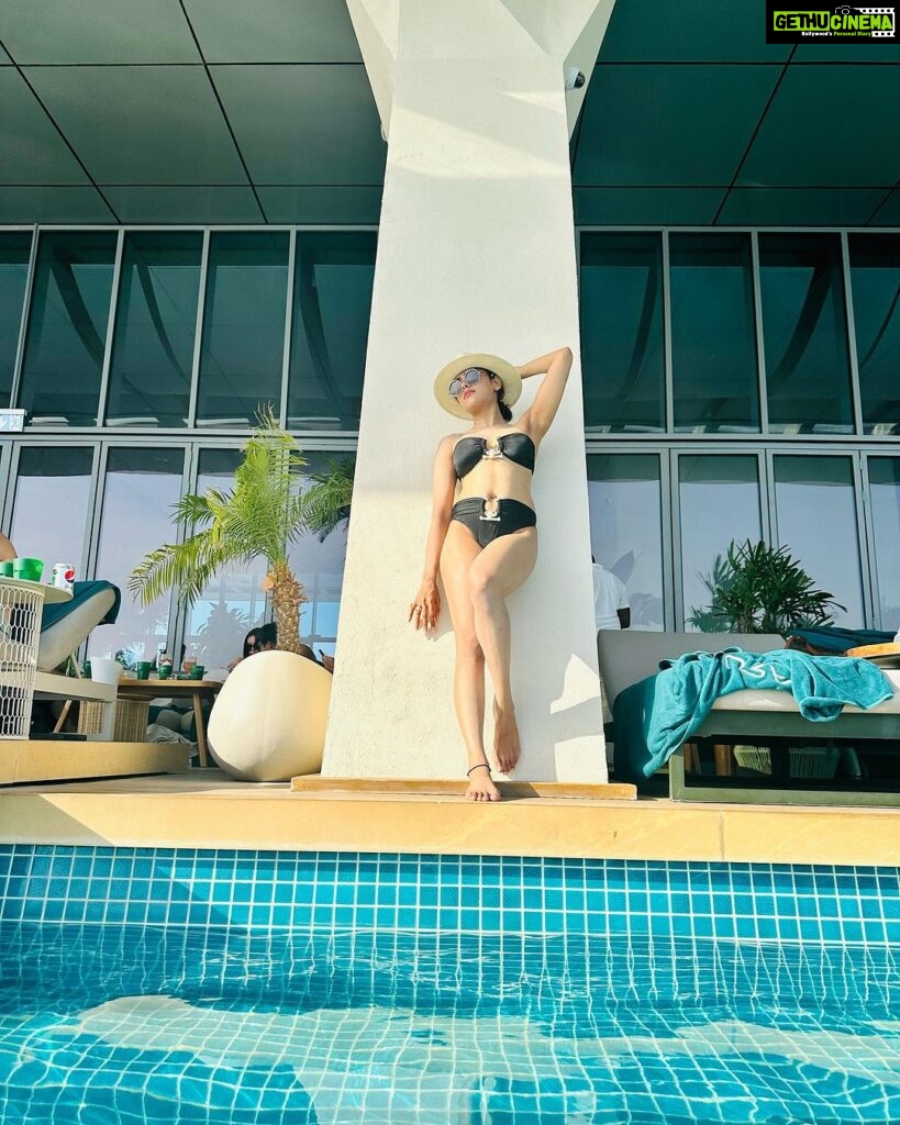 Naira Shah Instagram - Sunkisssed chilling! 🥂 Aura Skypool Dubai