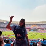 Naira Shah Instagram – Hum Jeet gayyyyyyyyee!!!! 🤩
(What a vibe to experience India VS pak in the stadium ! #goosebumps )

#bleedblue#indiavspakistan##indiavspakistan #worldcup #indvspak #viratkohli #india #cricket  #wc #cricketmatch #worldcupcricket #indiacricket  #worldcupmatch #indiacricketteam Narendra Modi Stadium – Ahmedabad