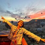Naira Shah Instagram – Words can’t describe this life time experience! 
It was magical #sunrise
P.S survived the ride with my hair intact🙈💕

#blessed#thankfull#grateful#happy#cappadocia#turkey#iamadventurous#checkedfrombucketlist Turkey – Cappadocia